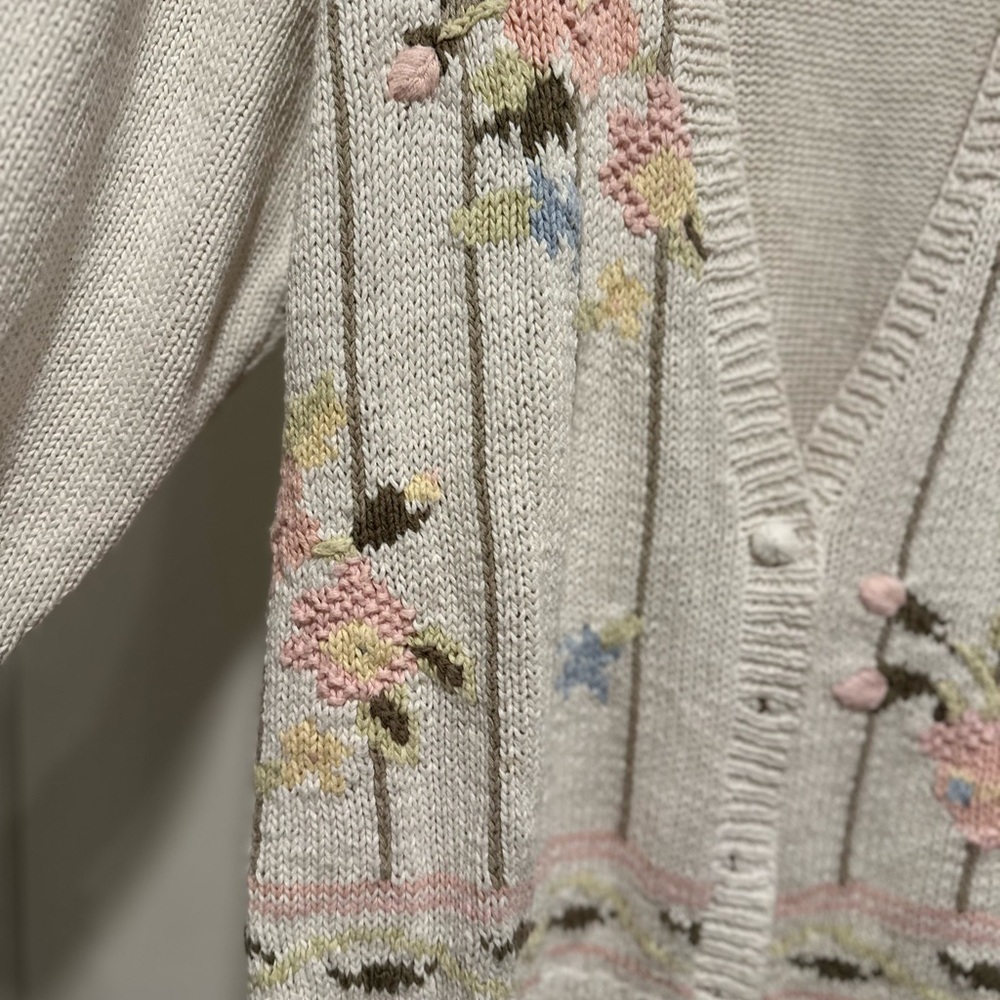 VTG Studio Style Sz: M Cream Hand Knit Cardigan Grandmacore Floral Cottagecore - Picture 10 of 13